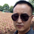 帅气的荔枝在挖坑的头像