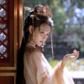 成熟的小钻风在沉思的头像
