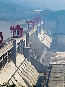 西方：毁掉三峡会毁掉中国的封面