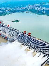 日本给三峡工程提供劣质钢的封面