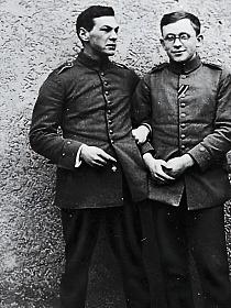 “红色谍汪”的悲情人生的封面