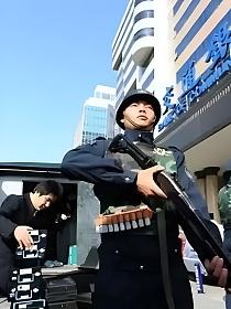 运钞车为何只用霰弹枪的封面